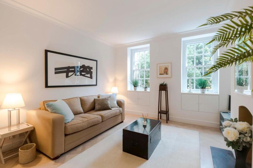 Bright and Leafy 1 Bedroom Flat in the Heart of Chelsea