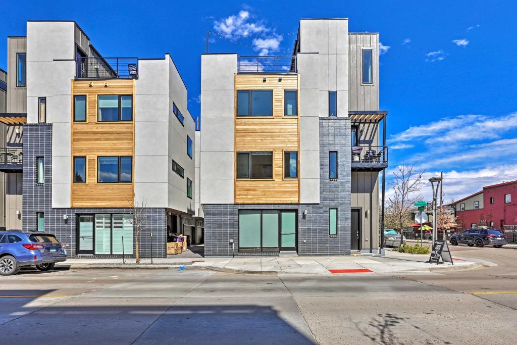 Modern Townhome with Rooftop and Mountain Views!