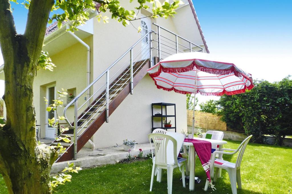 Holiday Home Puys-Bracquemont - NMD01066-F