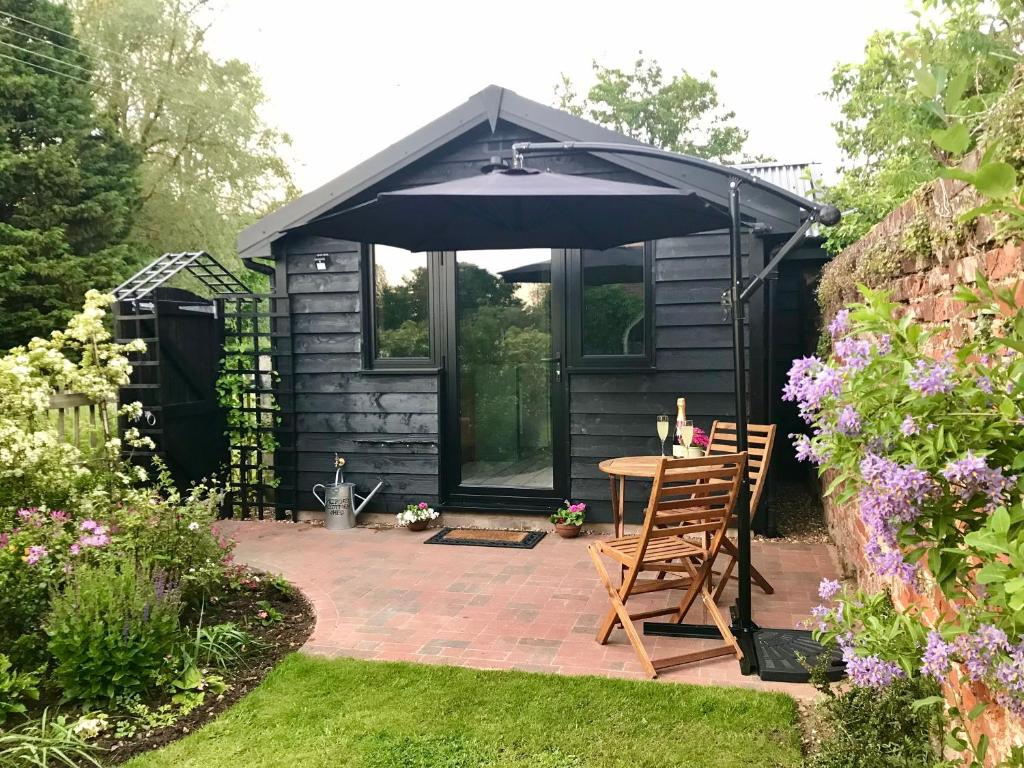 Melford Allotment Shed Suffolk self catering Acc.