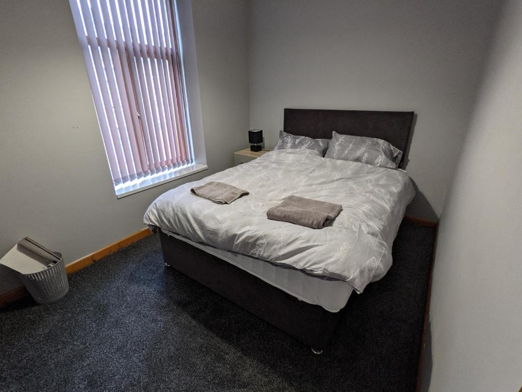 Modern Double Room with TV Close to Pendle Hill