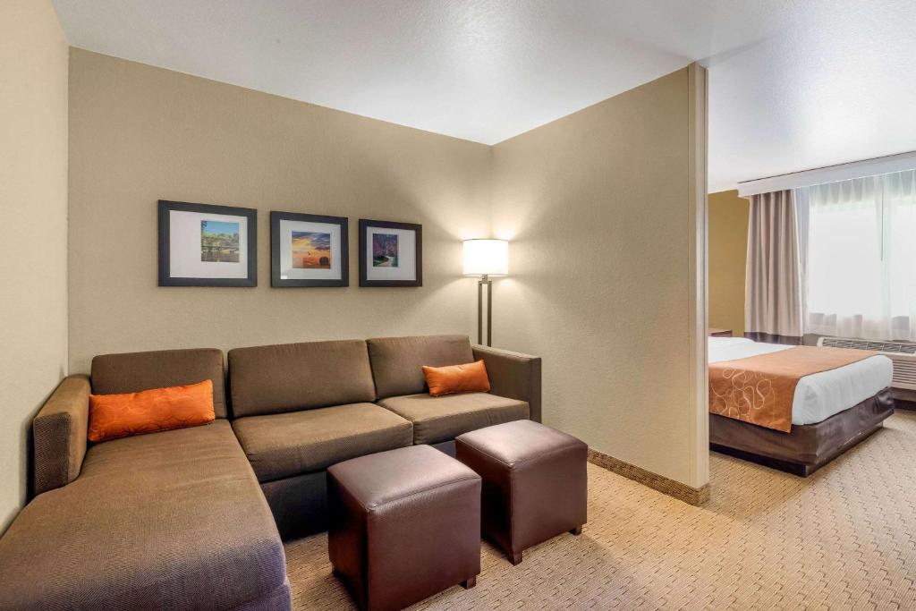 A room at the Comfort Suites Burlington.
