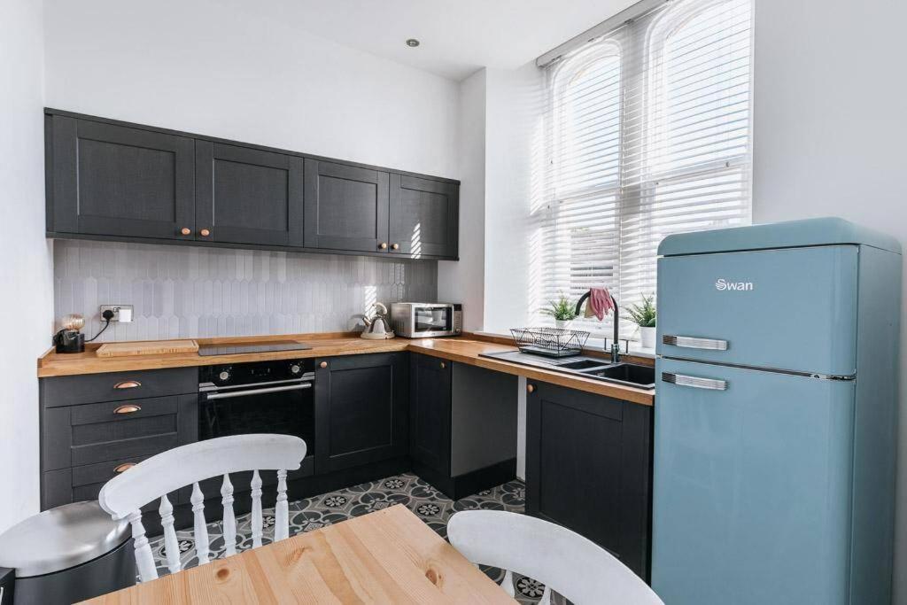 St MARYS APARTMENT - ONE BEDROOM MODERN ACCOMMODATION IN CHARMING MARKET TOWN IN THE PEAK DISTRICT