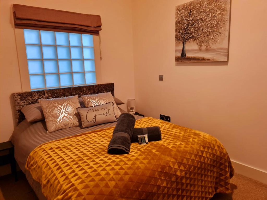 Barton Sleeps - 1 bedroom, Sleeps 4, Warrington Town Centre, Smart TV, WiFi, Parking
