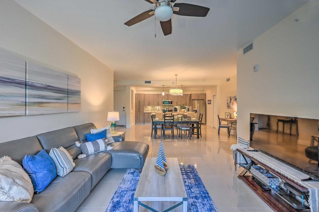 Chic Fort Myers Condo with Community Amenities!