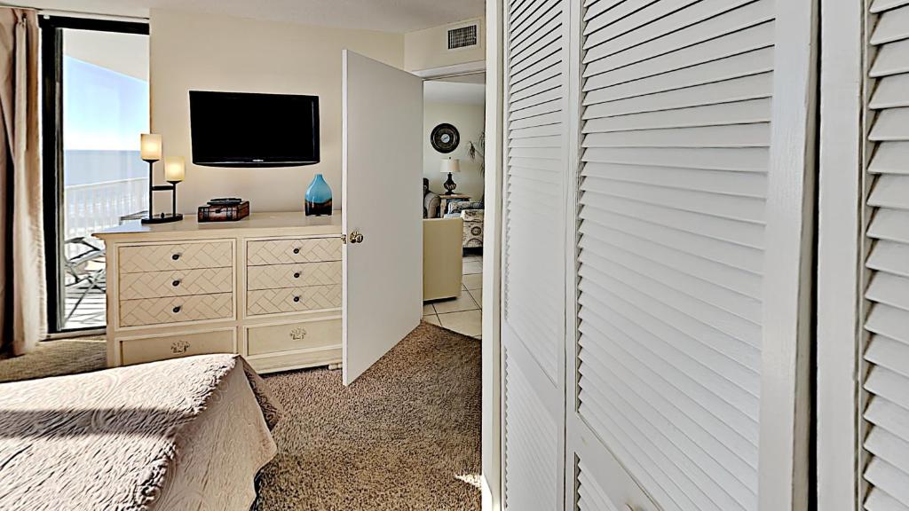 Sands Beach 714 2BR 2BA Oceanfront Condo near popular Shore Drive - Winter Rental Friendly