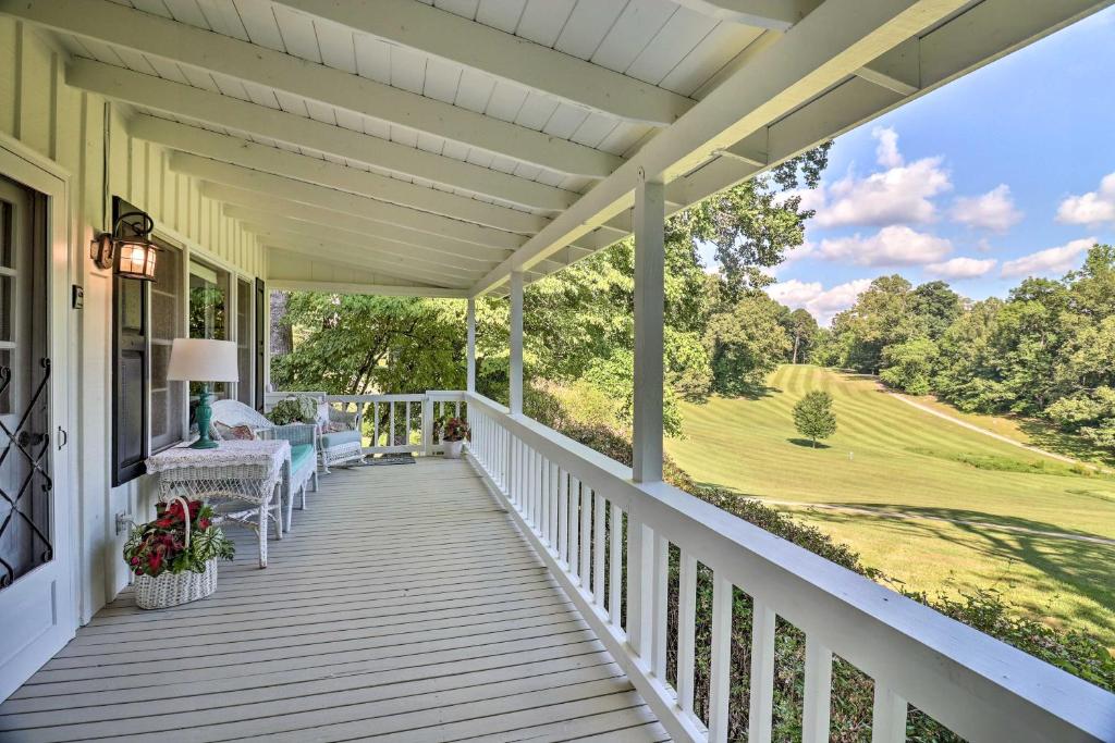 Charming Franklin Cottage with Golf Course View