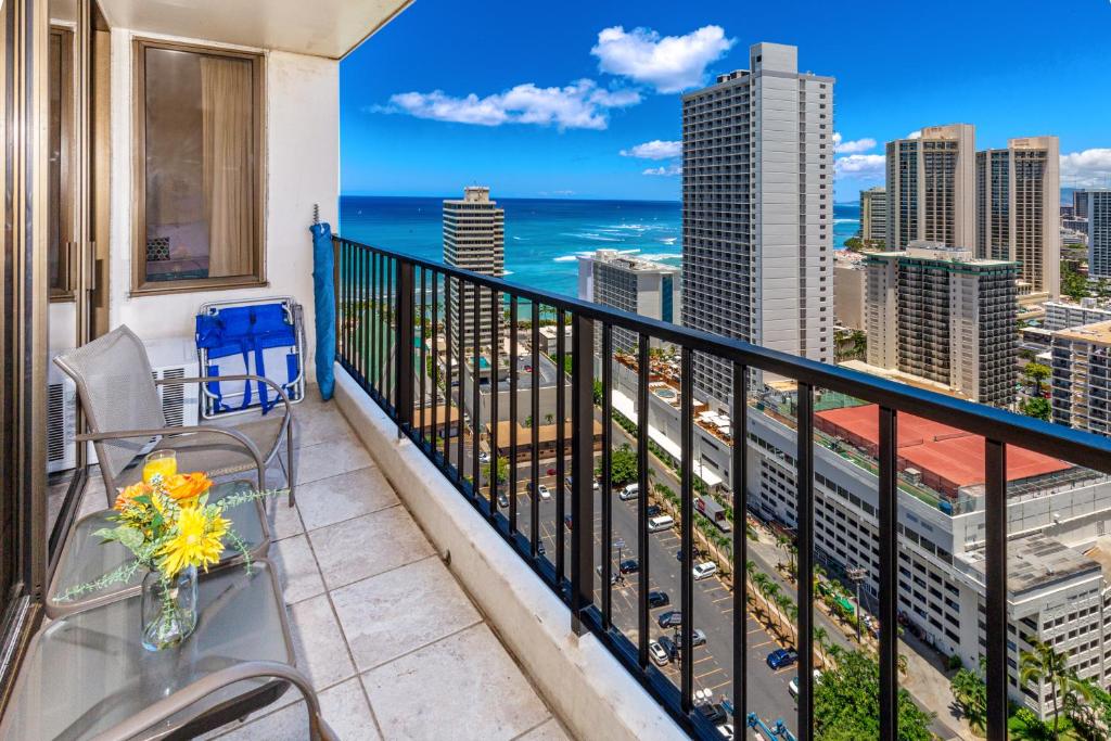29th Floor Condo with Ocean Views, WiFi, Parking, AC - Short Walk to Beach!