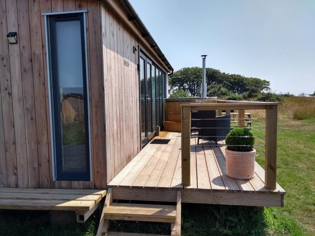 Arran luxury with hot tub Cleeves Cabins