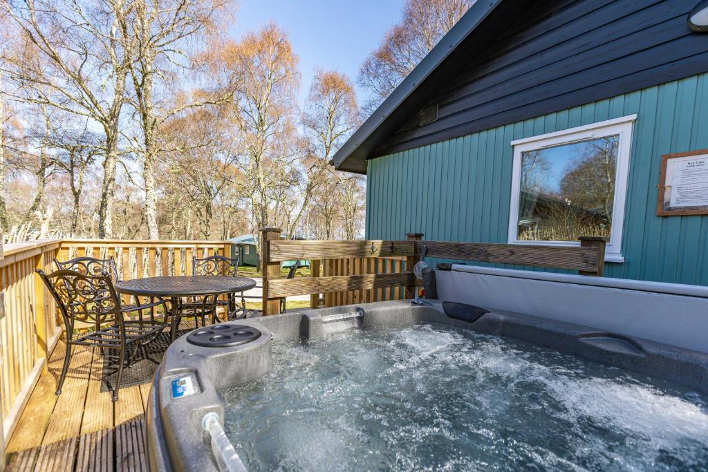 Bracken Lodge 6 with Hot Tub