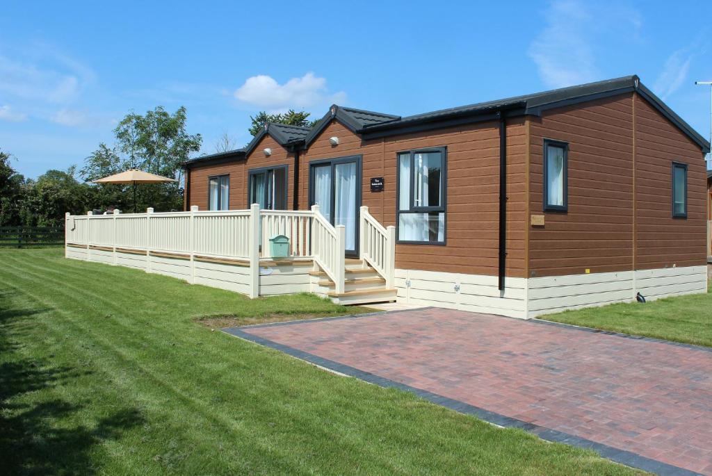 Luxurious Cabin Lodge 2 / 3 Bed, With Private Hot-Tub. Near York