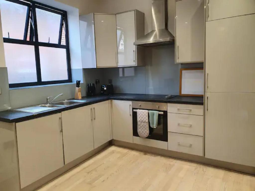 Exquisite 1 Bedroom Flat Right on Watford High St