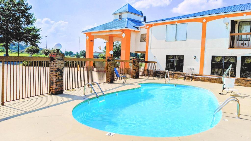 Days Inn by Wyndham Decatur Priceville I-65 Exit 334