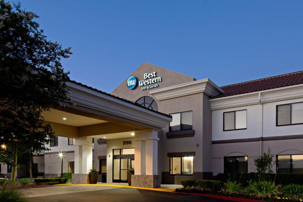 The Best Western Valencia / Six Flags Inn & Suites.