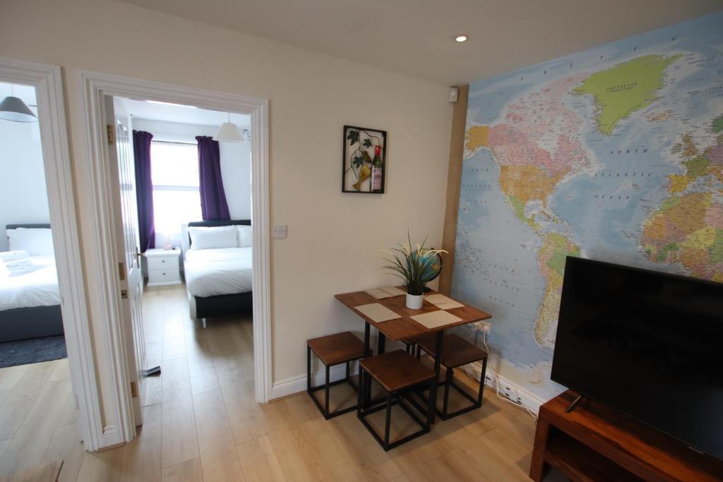 Contemporary 2 bed flat in Bristol, free parking!
