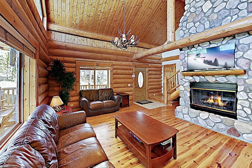 Breezy Bear Cabin