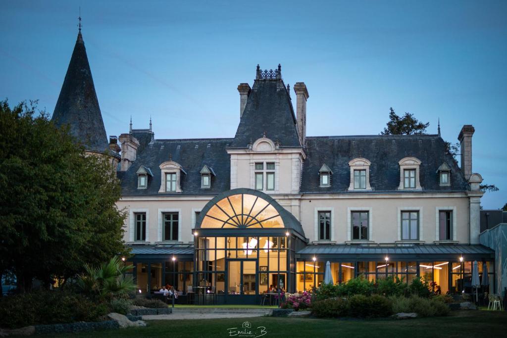 Hotel The Originals Château de la Barbinière (ex Relais du Silence)