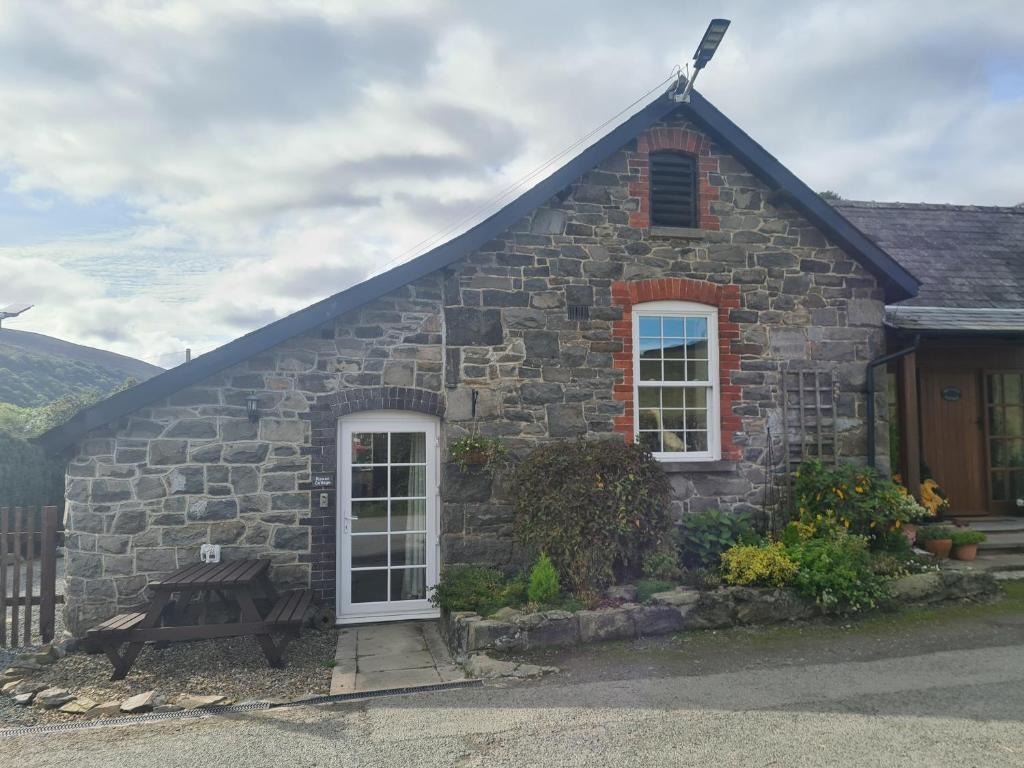 Rowan Cottage in Rhayader over looking the red kite feeding centre