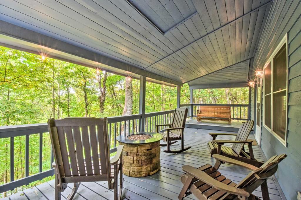 Dillard Cabin with Community Amenities in Sky Valley