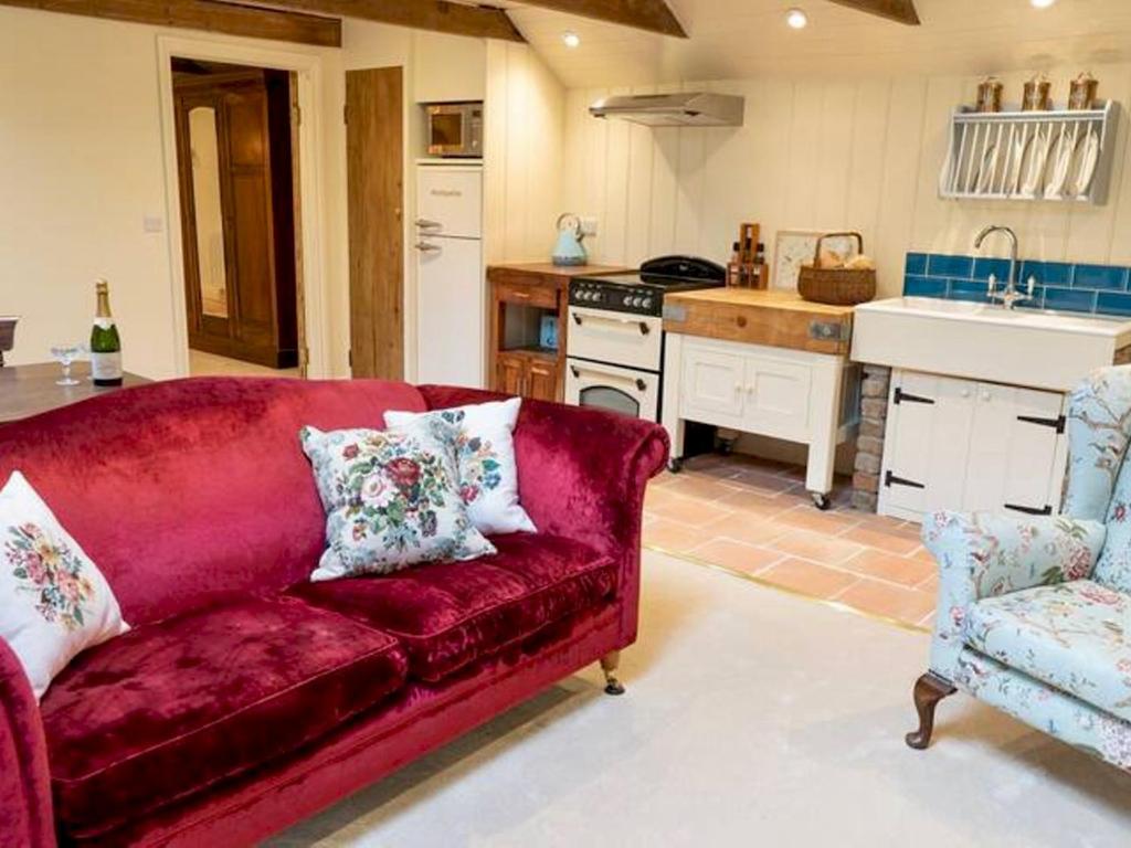 Pass The Keys Goose Feather Barn, Wedmore luxury cottage for two