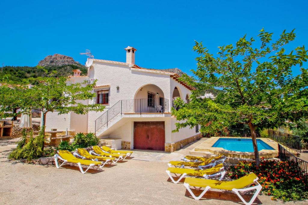 Laura-28A - traditionally furnished detached villa with peaceful surroundings in Calpe