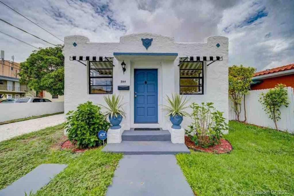 Cozy house near Miami Airport - Free parking
