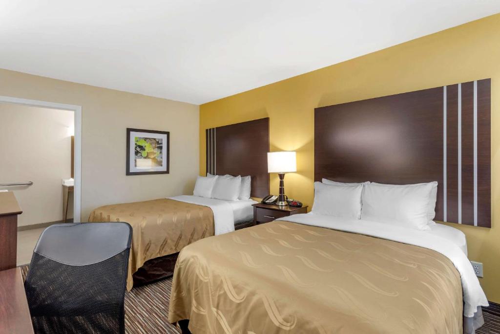 28 Dreamy Hotels Near Clemson University 52 Quality Inn Seneca US-123 image