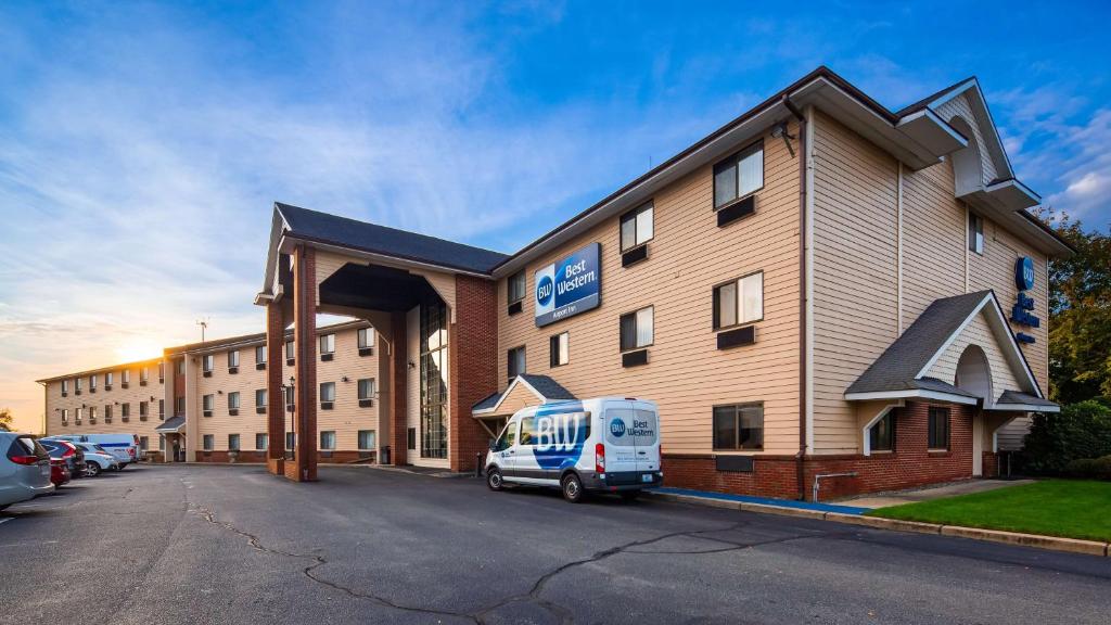 31 Dreamy Hotels Near Brown University 47 Best Western Airport Inn Warwick image