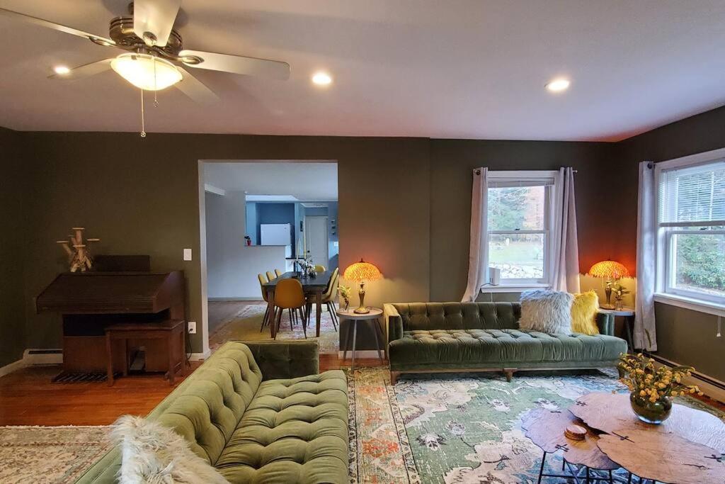 Winter Lore - 4 Bedroom-Newly Remodeled - Minutes to Killington and Pico Mountain
