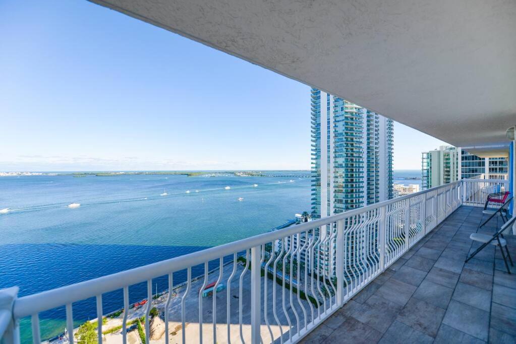 Modern 3BR At Brickell with POOL and Free Parking 2602
