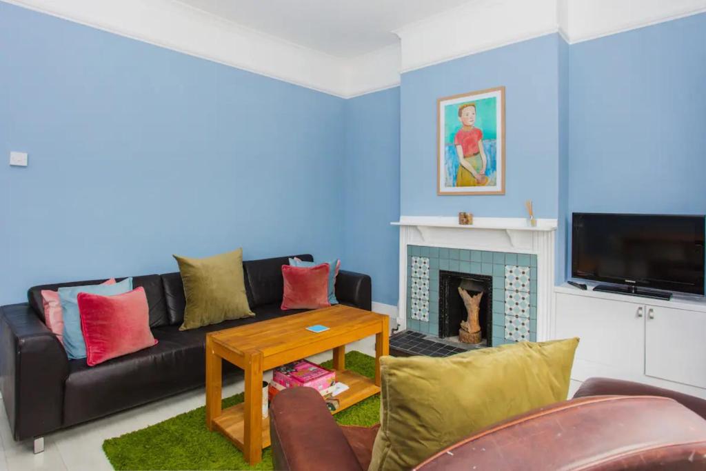 Spacious 3 Bedroom Apartment in South East London