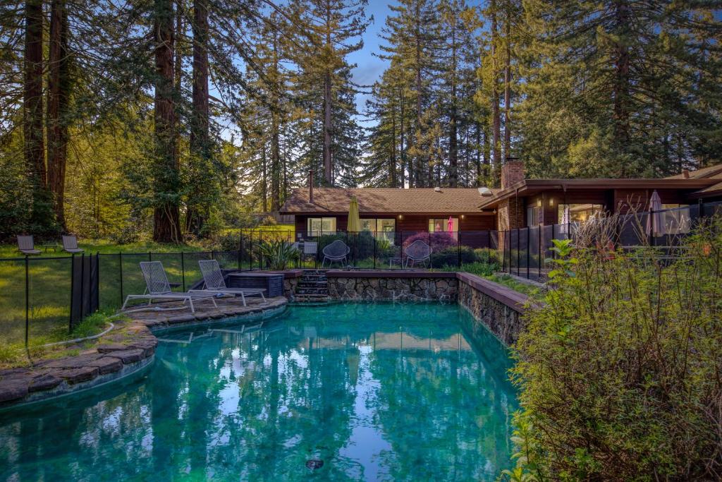 Forest Ridge - Private Pool, Hot Tub, Yoga Room and Sauna