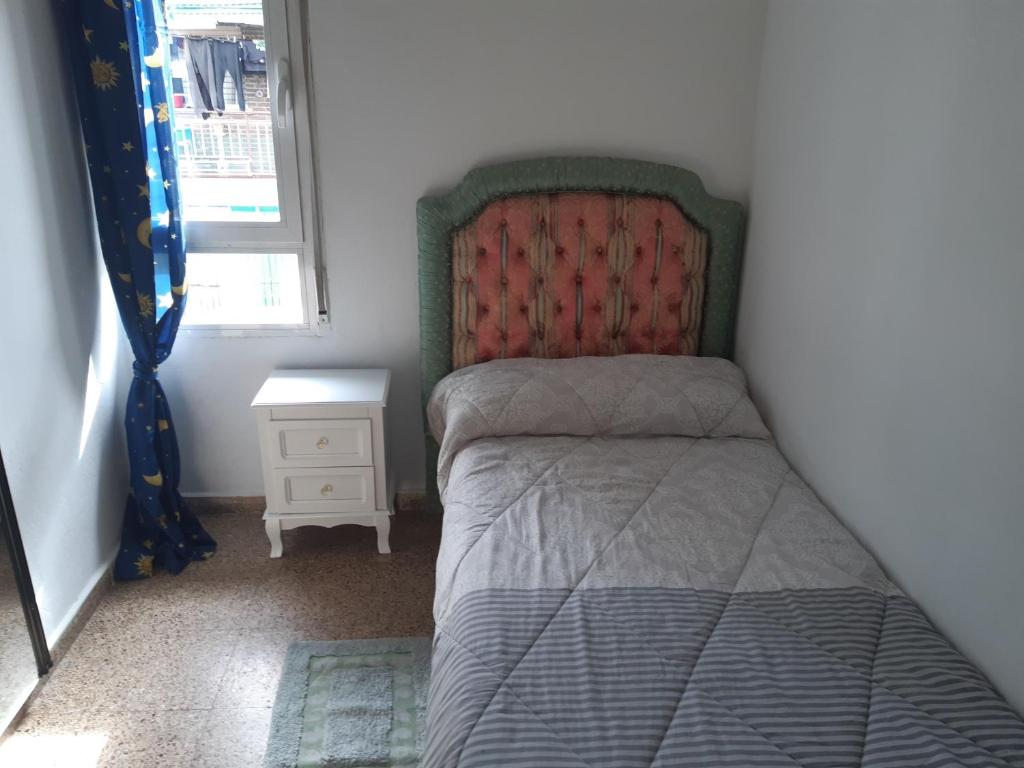 Room in Guest room - Peaceful accommodation in Madrid near Atocha 1