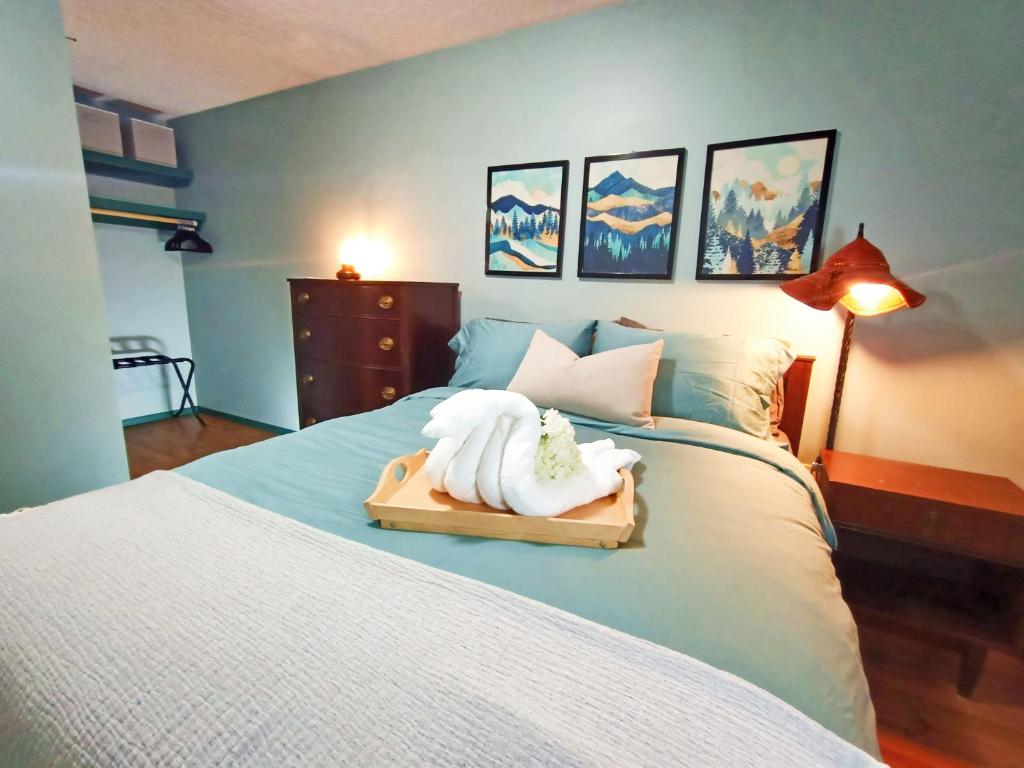 Golden Mountain View Suites - Sleeps up to 8, Convenient Self Check-in
