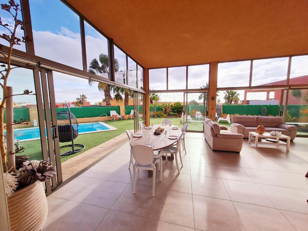31 Dreamy Luxury Canary Islands Resorts 42 Villa Fortuna image