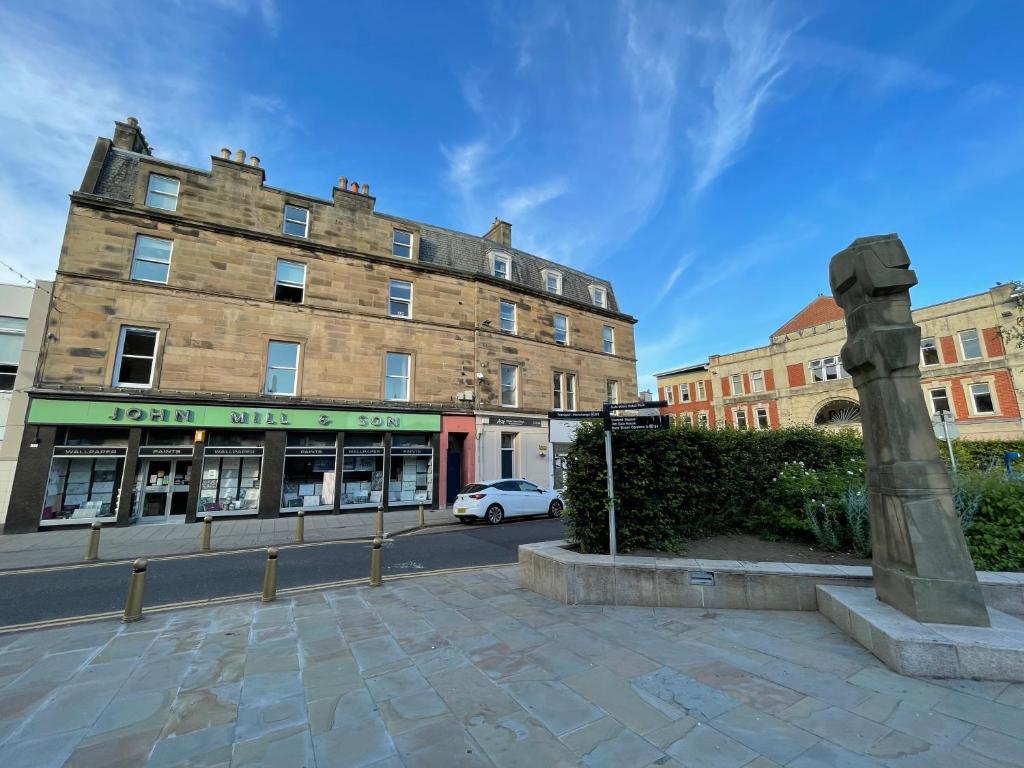 Spacious and central three double bedroom flat.