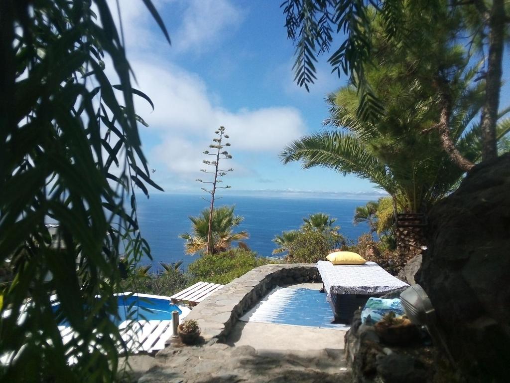 Zen Republic, private outdoor jacuzzi & pool with stunning ocean views 6