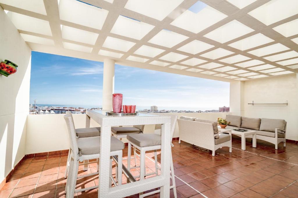 PDM- Lovely apartment with stunning views Estepona 9