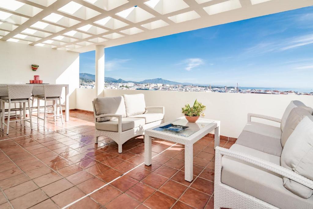 PDM- Lovely apartment with stunning views Estepona 11