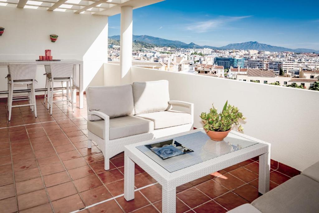 PDM- Lovely apartment with stunning views Estepona 12