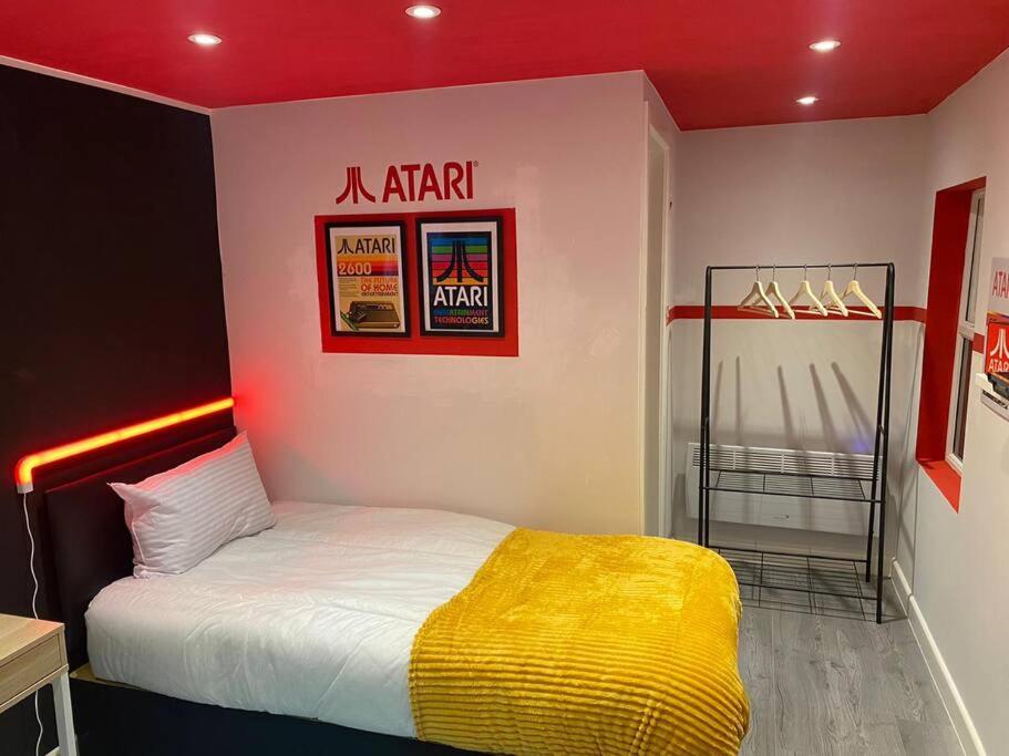ATARI RETRO 1Bed Studio Apartment Battersea London Perfect for Leisure & Business Guests