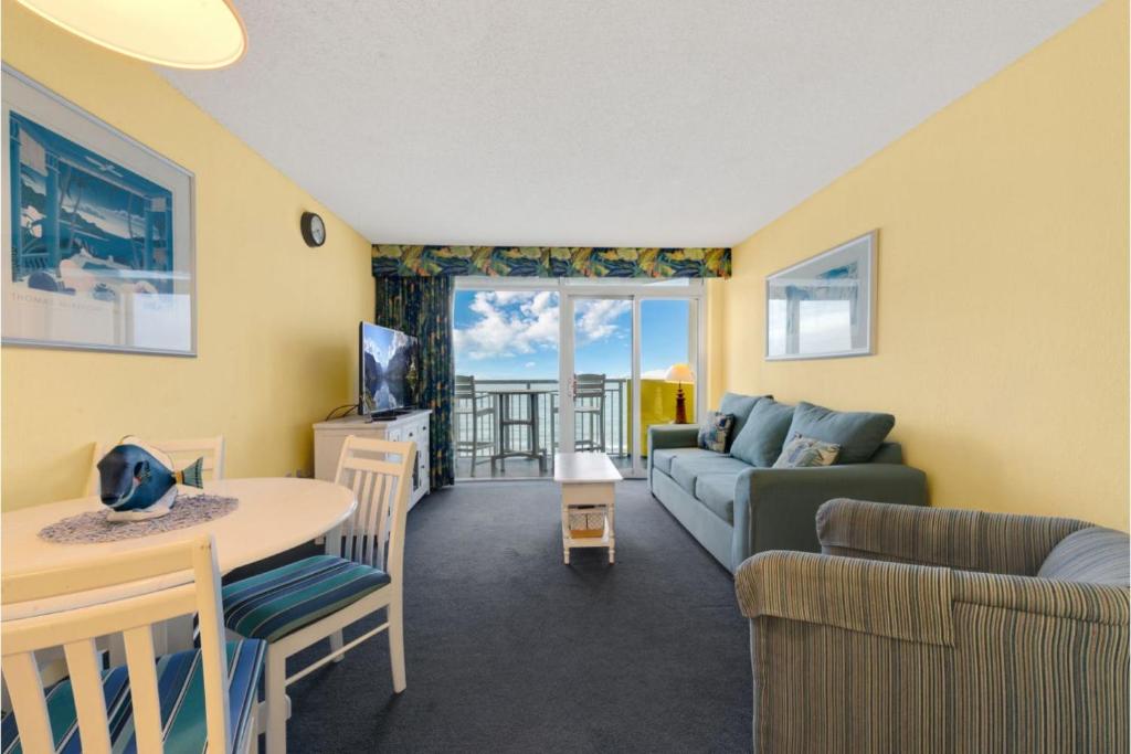 Baywatch Resort 1004 - Ocean front 1 bedroom with pets welcome in the off season