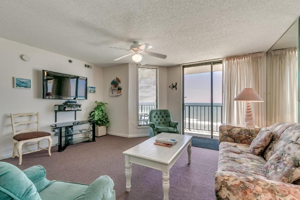 Beach Club 6F - Oceanfront condo with a recliner and outdoor pool