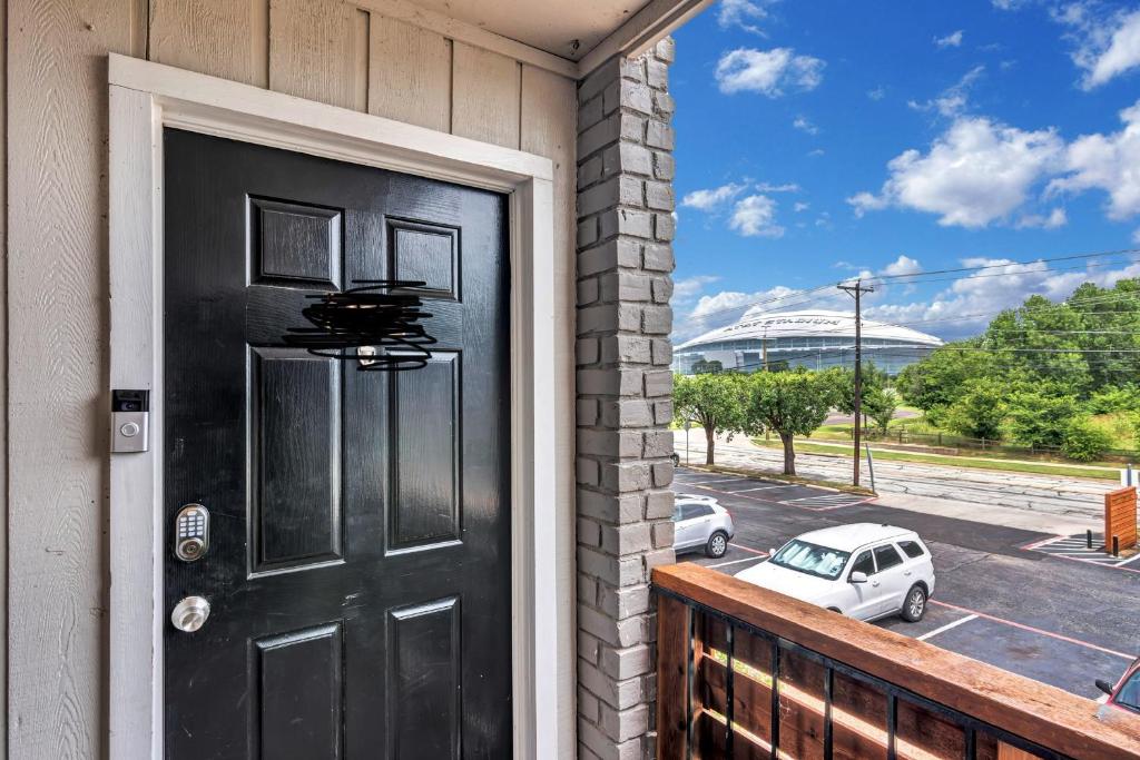 Self Check-In, Smart TV, Very Near Texas Live