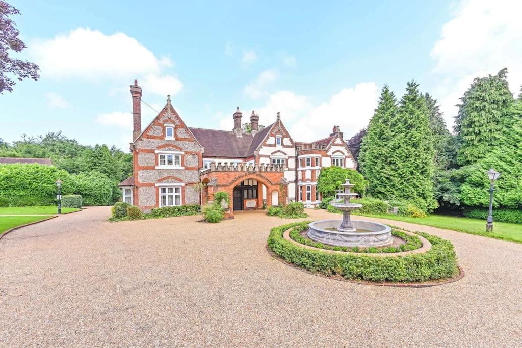 Exquisite Manor House in Surrey Hills