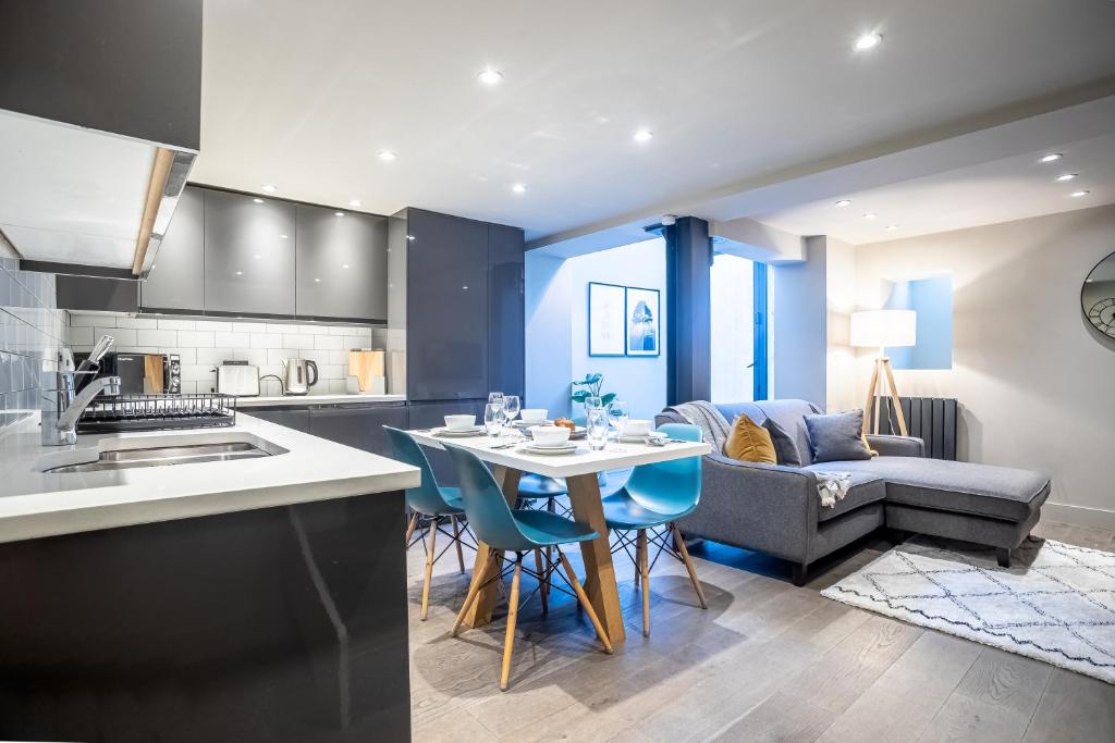 Modern 2 Bed Apartment in Fulham by Opulent