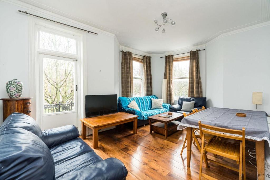 Lovely 3BD Home Stamford Hill West, London