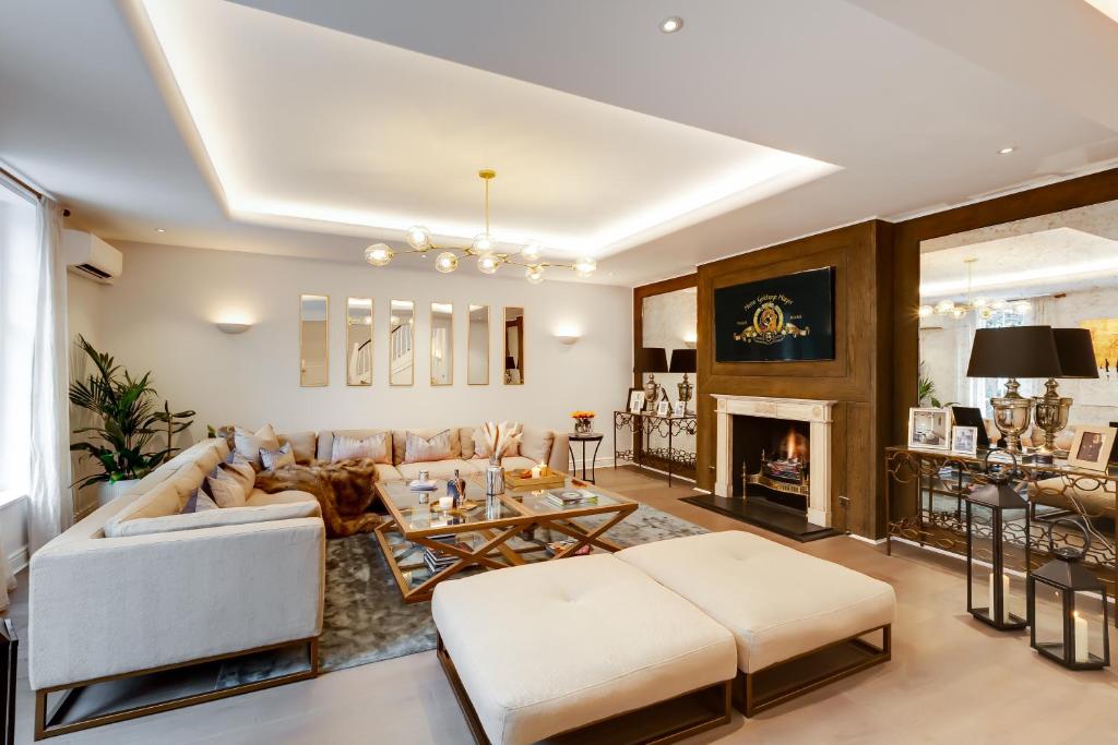 Flawless Eight-bedroom Cheyne Family home in the heart of Chelsea