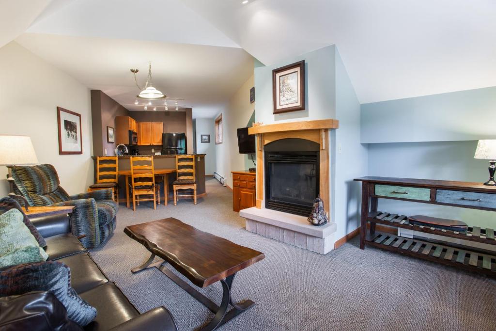 Unique & Comfortable Zephyr Mountain Lodge Condo with Slope and Continental Divide View condo