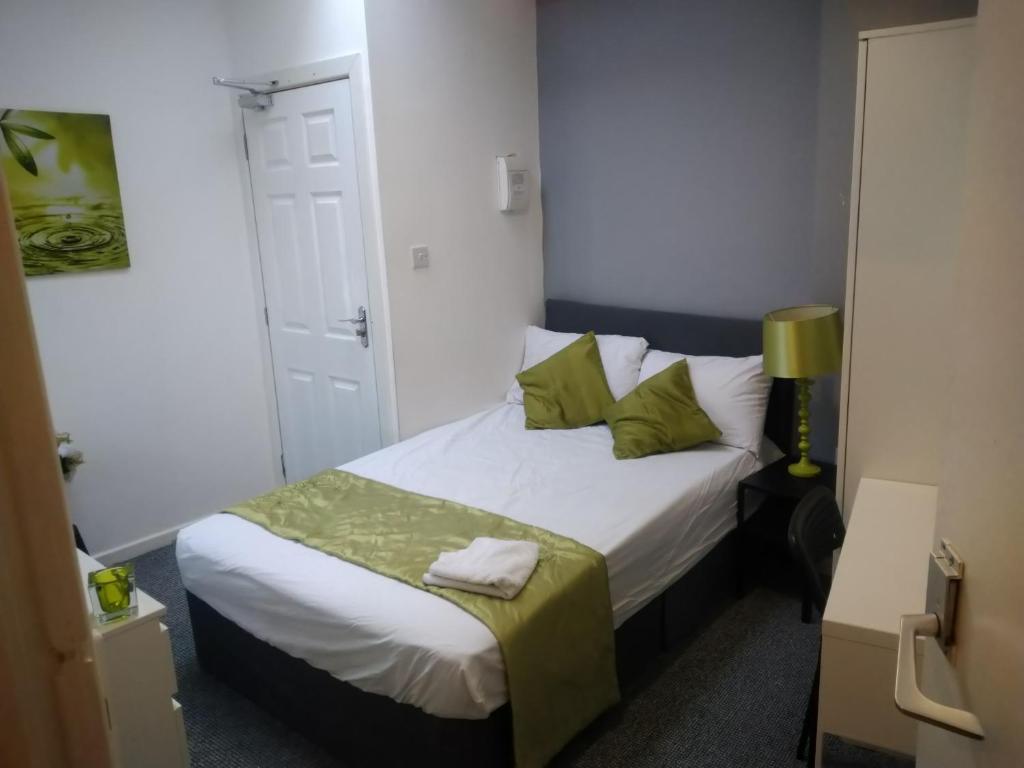 ENSUITE LOVELY DOUBLE ROOM WITH A Tv
